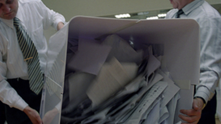 Русского депутата попытались выгнать с выборов в Молдавии: Чемодан, вокзал, Россия!