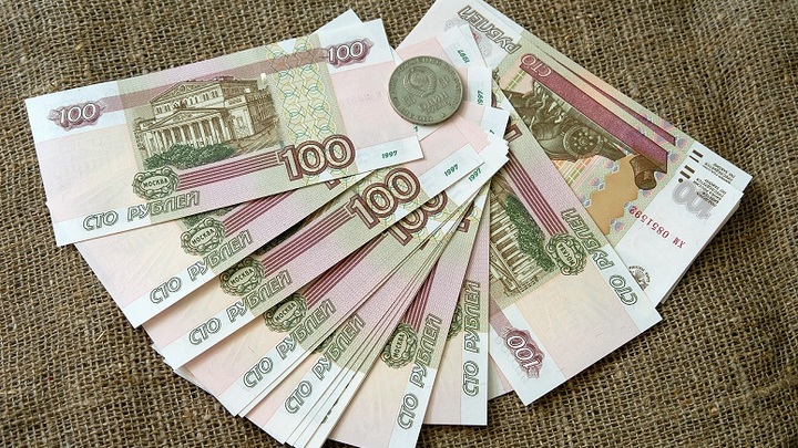 Самая распространенная в России зарплата вдвое ниже, чем средняя по стране - Росстат