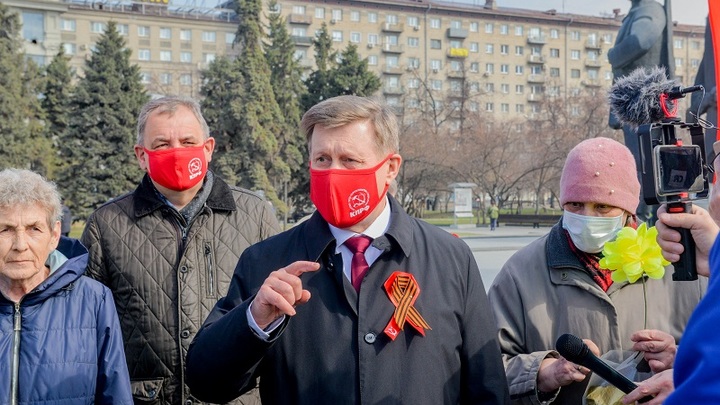 Автопробег коммунистов в Новосибирске два раза останавливали сотрудники ГИБДД