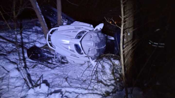Под Коломной спасли упавшего на снегоходе в овраг мужчину