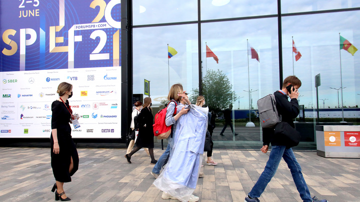 На завтраке с Марией Захаровой ловили шпионов под прикрытием. Помогал Венедиктов