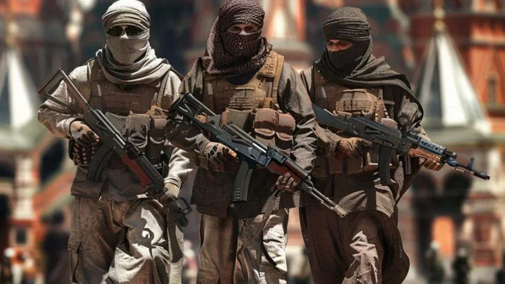 Мужчина в никабе открыл стрельбу по полицейским в Дагестане: Двое правоохранителей ранены