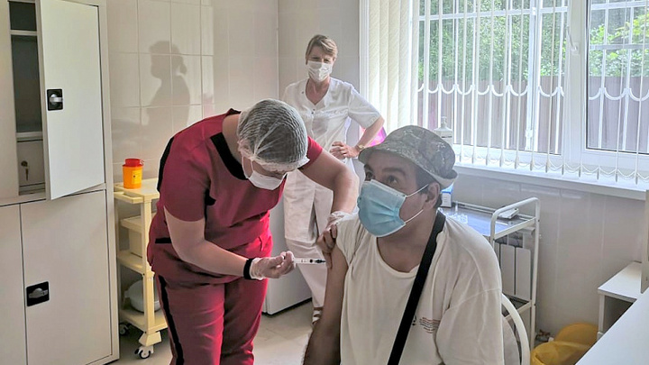 Коронавирус на Кубани на 13 октября: более 180 тысяч жителей Сочи привились от COVID-19