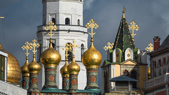 Неизвестные едва не сожгли храм: Сторож обнаружил поджог стены