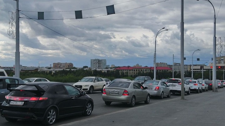 Кемерово встало в 9-бальных пробках