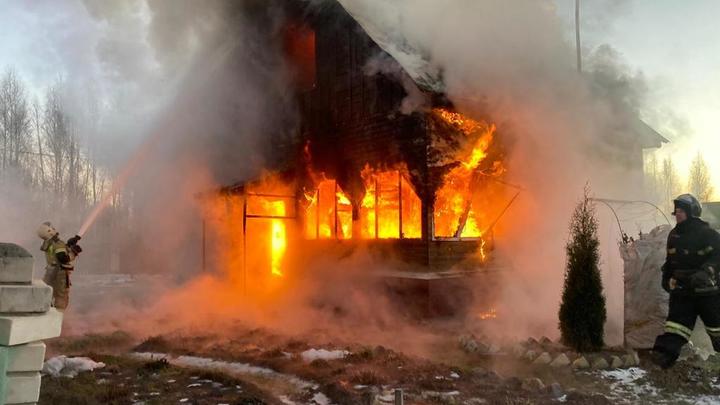Во Владимирском микрорайоне Лунево сгорел дом