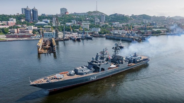 Огонь с моря, поддержка с воздуха: Минобороны показало мощь Тихоокеанского флота