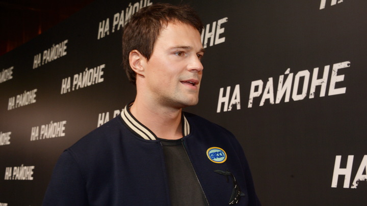 После скандала с афишами Козловский заявил, что не уезжал из России