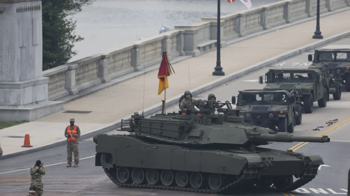 Фронт пошёл вглубь, Киев тонет в скандалах, украинцы пугают русских кошельками, а Abrams горят в Харькове: Главные новости СВО 18 ноября