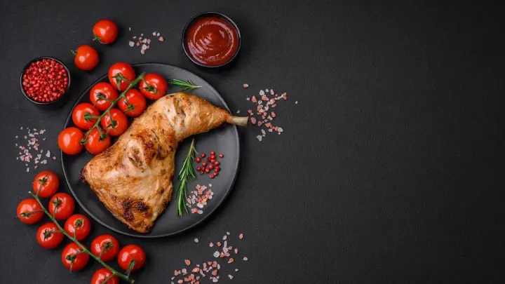 Что едят на ПМЭФ-2025 за 6500 рублей? Обзор меню форума