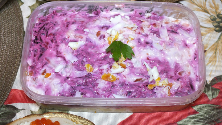 Не мог представить, что скрывается под шубой: Итальянец испытал культурный шок, увидев русский новогодний стол