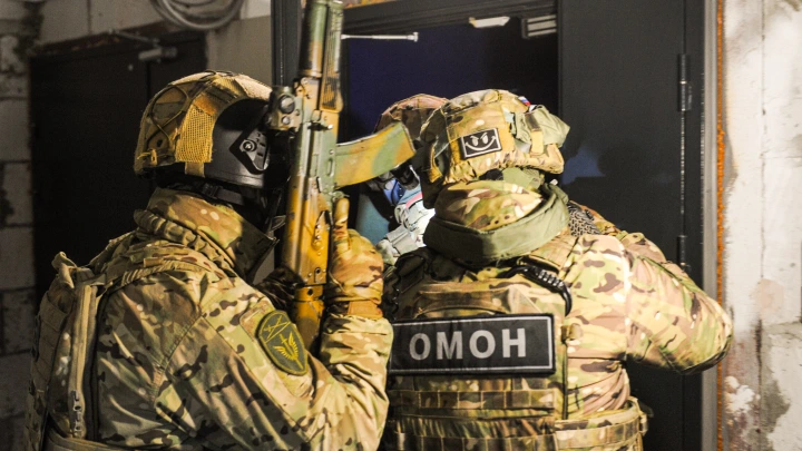 ФСБ сообщила о попытке отравить высокопоставленного военного пивом с ядом