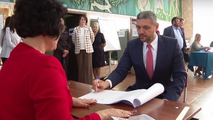 Губернатор Александр Осипов проголосовал на выборах в Заксобрание Забайкалья Губернатор Александр Осипов проголосовал на выборах в Заксобрание Забайкалья