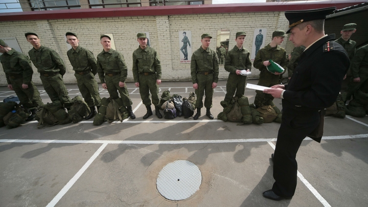 Для чего депутаты Госдумы решили повысить призывной возраст для срочников