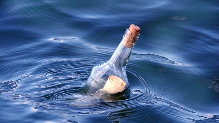 Письмо в бутылке шло 25 лет: Тайванец нашёл странное послание от русских