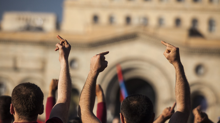 Армянская оппозиция потребовала выхода из соглашения по Карабаху