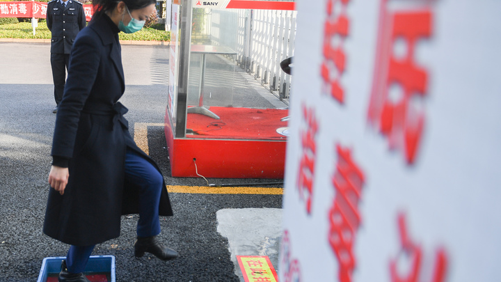 Есть два варианта: Версии заражения коронавирусом без контакта с больными дали учёные