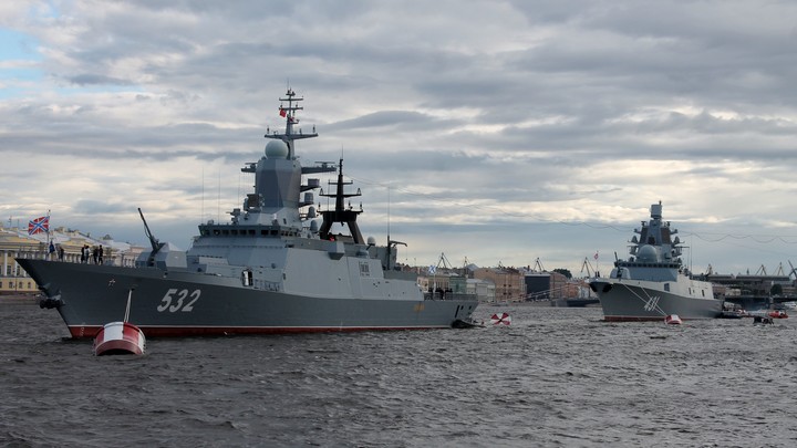 Плейлист ко Дню ВМФ в Петербурге: Под какую музыку разведут Дворцовый мост