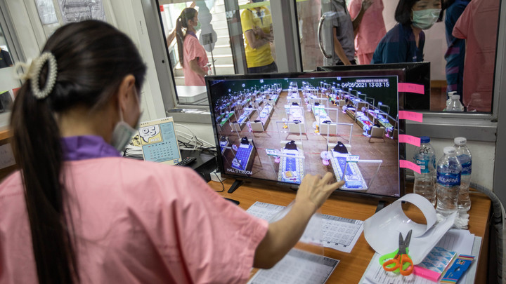 Ковид-коек в 4 раза меньше, чем нужно. Тайский чиновник признал катастрофу: Говорю откровенно