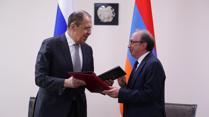Запад хочет переманить Армению на свою сторону ради дружбы против России