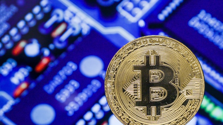 Ученые потратили целый год, чтобы выяснить - сторона с орлом выпадает чаще, чем с решкой