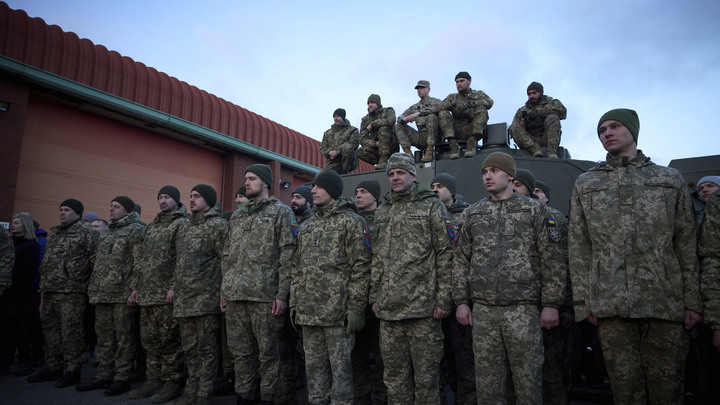 Генерал Сырский выступил перед боевиками ВСУ под Бахмутом в бандеровском стиле