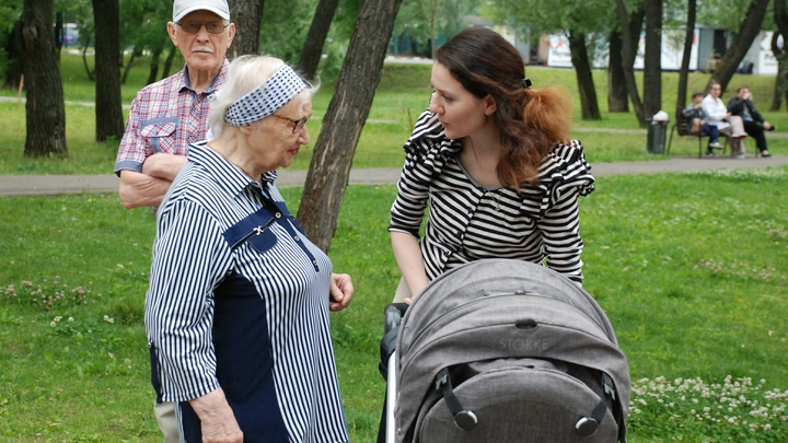 Касается только родителей. Как уход за ребёнком влияет на размер пенсии