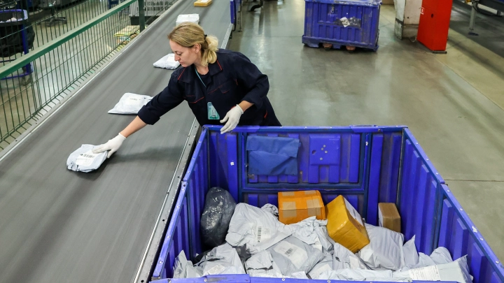 МВД предупредило о новой схеме мошенничества с потерянными на почте посылками