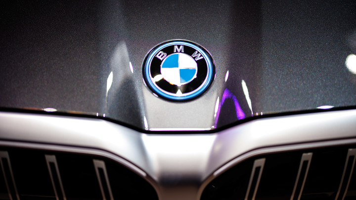 BMW назвала стоимость подписки на подогрев сидений в России