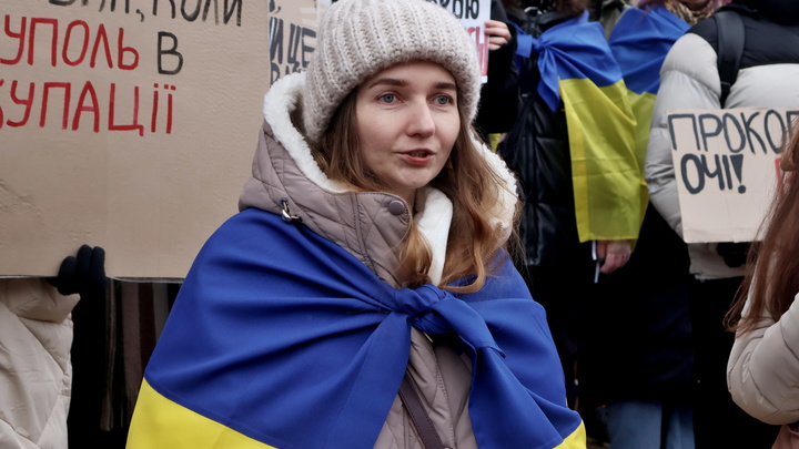 На Украине участников митинга в поддержку ВСУ не впустили в убежище