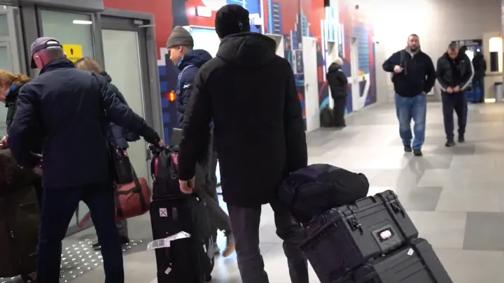 Выдворять мигрантов за их счет предложили в Госдуме