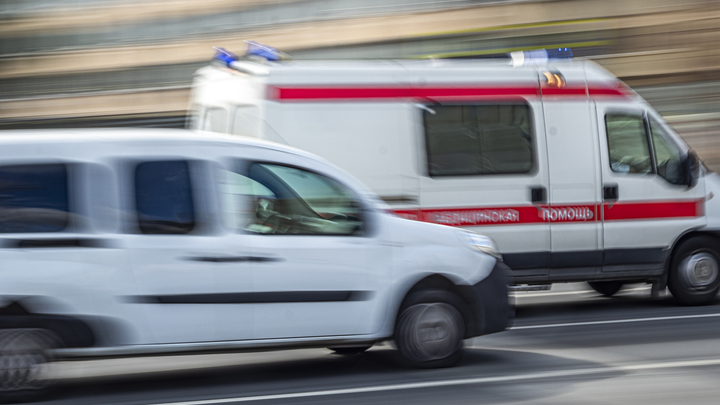 У Покровской больницы очередь из 65 скорых – в Петербурге выросли число госпитализаций с COVID