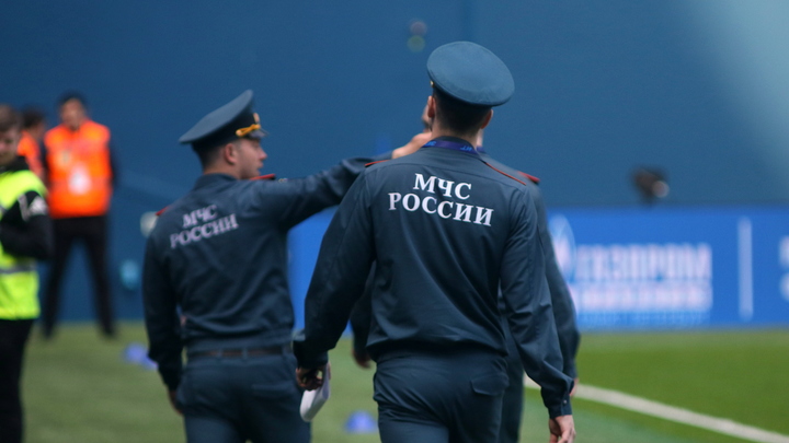 В Архангельске детям-сиротам подарили спортивный инвентарь сотрудники МЧС