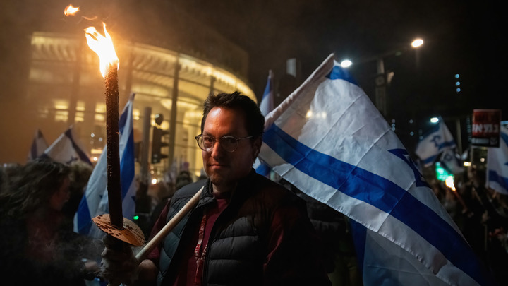 Президент Израиля призвал к немедленной остановке принятия судебной реформы