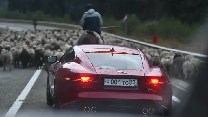 Чем заплатит водитель за дрифт на дороге: не только деньгами за штраф