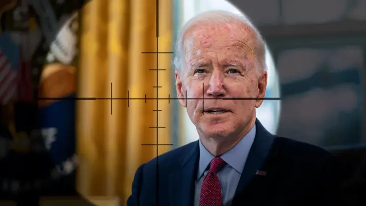 Куда пропал больной раком Байден? Внимание на Трампа