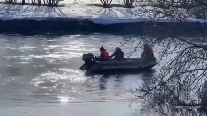 «Ангелочки, скорбим»: в Звенигороде прощаются с третьей утонувшей школьницей