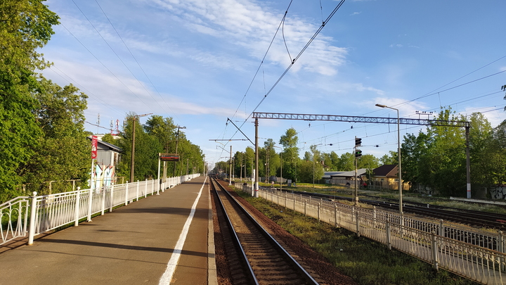 Тепловоз снес автобус с пассажирами у железнодорожной станции в Лобне