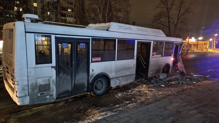 В полиции рассказали подробности ДТП с пассажирским автобусом в Самаре