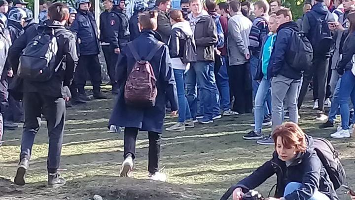 ‏В толпе действительно очень много провокаторов: Счёт задержанным противникам храма в Екатеринбурге идет на десятки