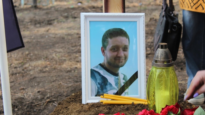 В День Победы в Искитиме простились с участником СВО Петром Алексеевым