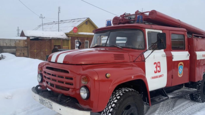 В Челябинской области водитель такси спас 7-летнюю девочку из горящего дома