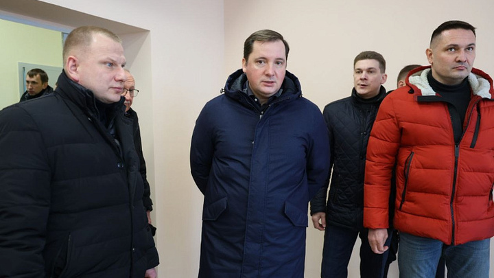 Новый корпус ЦРБ и смена подрядчика: Цыбульский в Мезени ознакомился со строящимися объектами