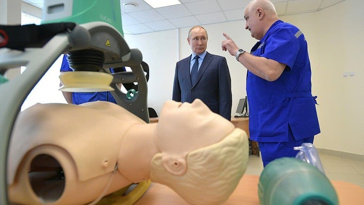 Двухдневный визит Владимира Путина в Санкт-Петербург 27-28 апреля: онлайн-трансляция