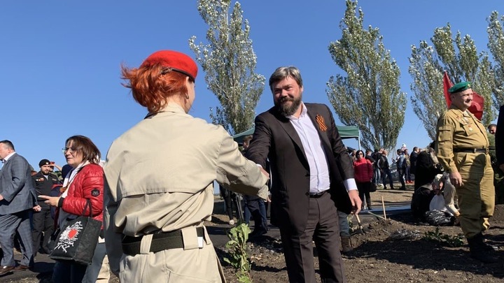 В Донбассе высадили Русский лес: фото и видео с места