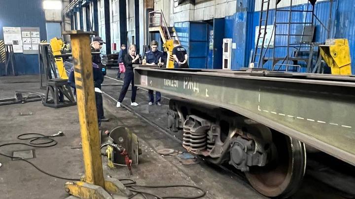 В Новосибирске 19-летнего студента раздавило вагоном на практике в депо Инская