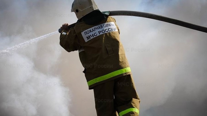 У текстильного ТЦ в Иванове водитель отогревал замки фуры и устроил пожар