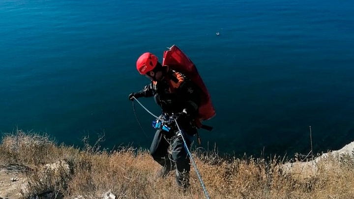 В Анапе со скалистого берега у лестницы 800 ступеней сорвался турист из Ростова-на-Дону