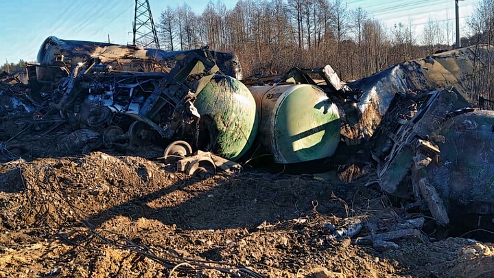 РЖД могут оштрафовать за разлив мазута во время аварии на станции Новки-1