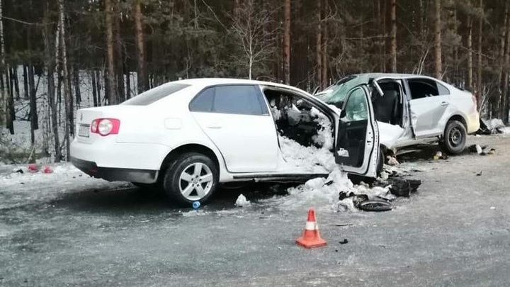 Пять человек погибли в аварии на трассе в Челябинской области, одна женщина в больнице